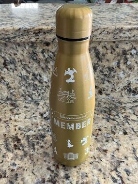 2022 Disney Vacation Club Gold Design
Stainless Steel TwistTop 16oz Water
Bottle